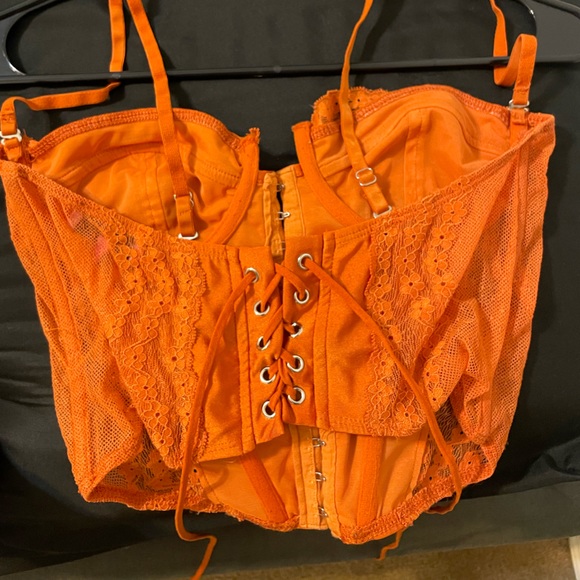 Size small corset - Picture 3 of 5